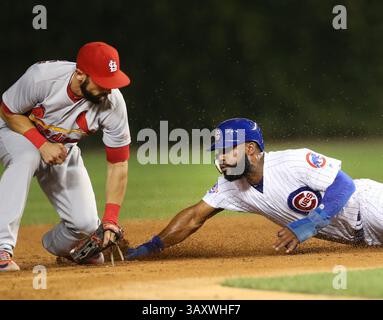 25 septembre 2016 - Chicago, il, USA - Jason Heyward (22), le joueur de droite des Chicago Cubs, vole la deuxième base devant Matt Carpenter (13), troisième joueur de base des Louis Cardinals, lors de la deuxième manche de leur match au Wrigley Field le dimanche 25 septembre 2016 à Chicago. (Crédit image : © Nuccio Dinuzzo/TNS via ZUMA Wire) Banque D'Images