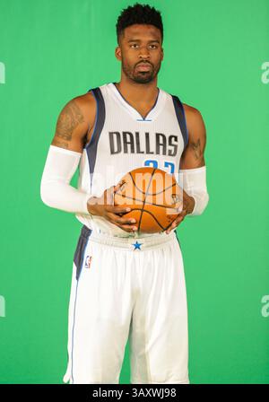 26 septembre 2016 : le gardien des Dallas Mavericks Wesley Matthews #23 pose lors de la Journée des médias des Dallas Mavericks tenue au American Airlines Center à Dallas, TX (crédit image : &copy ; Albert Pena/Cal Sport Media via ZUMA Wire) Banque D'Images