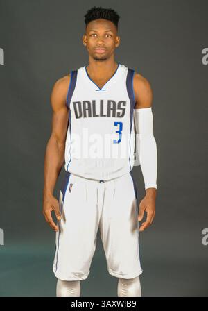 26 septembre 2016 : le garde des Dallas Mavericks Jonathan Gibson #3 pose lors de la Dallas Mavericks Media Day qui s'est tenue à l'American Airlines Center à Dallas, Texas (crédit image : &copy ; Albert Pena/Cal Sport Media via ZUMA Wire) Banque D'Images