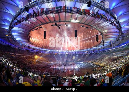 7 septembre 2016 : des feux d'artifice explosent lors de la cérémonie d'ouverture des Jeux paralympiques de Rio 2016 au stade Maracana le 7 septembre 2016 à Rio de Janeiro, Brésil. (Photo de Julian Avram/Cal Sport Media)(image de crédit : &copy ; Julian Avram/Cal Sport Media via ZUMA Wire) Banque D'Images