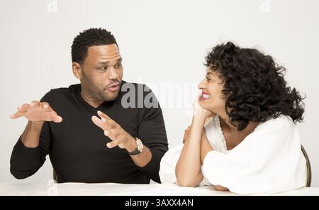 10 octobre 2016 - Hollywood, Californie, États-Unis - ANTHONY ANDERSON, TRACEE ELLIS ROSS fait la promotion de la série télévisée Black-ish. Tracee Ellis Ross Tracee Ellis Ross (née le 29 octobre 1972 à Los Angeles) est une actrice, mannequin, comédienne, productrice et animatrice de télévision américaine. Fille de la chanteuse et actrice Diana Ross, Ross commence sa carrière dans des films indépendants, des séries de variétés et anime le magazine de culture pop The Dish on Lifetime. De 2000 à 2008, elle a joué le rôle principal de Joan Clayton dans la série comique GirlFriends de UPN/CW, pour laquelle elle a reçu deux NAACP image Award pour sa remarquable actrice dans a Comedy Seri Banque D'Images