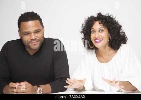 10 octobre 2016 - Hollywood, Californie, États-Unis - ANTHONY ANDERSON, TRACEE ELLIS ROSS fait la promotion de la série télévisée Black-ish. Tracee Ellis Ross Tracee Ellis Ross (née le 29 octobre 1972 à Los Angeles) est une actrice, mannequin, comédienne, productrice et animatrice de télévision américaine. Fille de la chanteuse et actrice Diana Ross, Ross commence sa carrière dans des films indépendants, des séries de variétés et anime le magazine de culture pop The Dish on Lifetime. De 2000 à 2008, elle a joué le rôle principal de Joan Clayton dans la série comique GirlFriends de UPN/CW, pour laquelle elle a reçu deux NAACP image Award pour sa remarquable actrice dans a Comedy Seri Banque D'Images