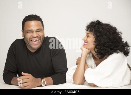 10 octobre 2016 - Hollywood, Californie, États-Unis - ANTHONY ANDERSON, TRACEE ELLIS ROSS fait la promotion de la série télévisée Black-ish. Tracee Ellis Ross Tracee Ellis Ross (née le 29 octobre 1972 à Los Angeles) est une actrice, mannequin, comédienne, productrice et animatrice de télévision américaine. Fille de la chanteuse et actrice Diana Ross, Ross commence sa carrière dans des films indépendants, des séries de variétés et anime le magazine de culture pop The Dish on Lifetime. De 2000 à 2008, elle a joué le rôle principal de Joan Clayton dans la série comique GirlFriends de UPN/CW, pour laquelle elle a reçu deux NAACP image Award pour sa remarquable actrice dans a Comedy Seri Banque D'Images