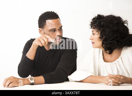 10 octobre 2016 - Hollywood, Californie, États-Unis - ANTHONY ANDERSON, TRACEE ELLIS ROSS fait la promotion de la série télévisée Black-ish. Tracee Ellis Ross Tracee Ellis Ross (née le 29 octobre 1972 à Los Angeles) est une actrice, mannequin, comédienne, productrice et animatrice de télévision américaine. Fille de la chanteuse et actrice Diana Ross, Ross commence sa carrière dans des films indépendants, des séries de variétés et anime le magazine de culture pop The Dish on Lifetime. De 2000 à 2008, elle a joué le rôle principal de Joan Clayton dans la série comique GirlFriends de UPN/CW, pour laquelle elle a reçu deux NAACP image Award pour sa remarquable actrice dans a Comedy Seri Banque D'Images