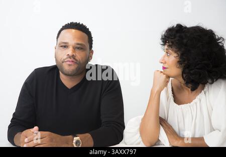 10 octobre 2016 - Hollywood, Californie, États-Unis - ANTHONY ANDERSON, TRACEE ELLIS ROSS fait la promotion de la série télévisée Black-ish. Tracee Ellis Ross Tracee Ellis Ross (née le 29 octobre 1972 à Los Angeles) est une actrice, mannequin, comédienne, productrice et animatrice de télévision américaine. Fille de la chanteuse et actrice Diana Ross, Ross commence sa carrière dans des films indépendants, des séries de variétés et anime le magazine de culture pop The Dish on Lifetime. De 2000 à 2008, elle a joué le rôle principal de Joan Clayton dans la série comique GirlFriends de UPN/CW, pour laquelle elle a reçu deux NAACP image Award pour sa remarquable actrice dans a Comedy Seri Banque D'Images