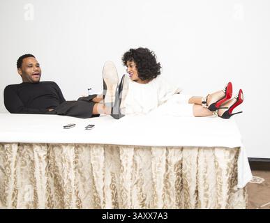 10 octobre 2016 - Hollywood, Californie, États-Unis - ANTHONY ANDERSON, TRACEE ELLIS ROSS fait la promotion de la série télévisée Black-ish. Tracee Ellis Ross Tracee Ellis Ross (née le 29 octobre 1972 à Los Angeles) est une actrice, mannequin, comédienne, productrice et animatrice de télévision américaine. Fille de la chanteuse et actrice Diana Ross, Ross commence sa carrière dans des films indépendants, des séries de variétés et anime le magazine de culture pop The Dish on Lifetime. De 2000 à 2008, elle a joué le rôle principal de Joan Clayton dans la série comique GirlFriends de UPN/CW, pour laquelle elle a reçu deux NAACP image Award pour sa remarquable actrice dans a Comedy Seri Banque D'Images