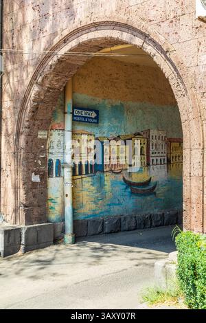 16 août 2018. Arménie. Erevan. Murale dans l'allée. Banque D'Images