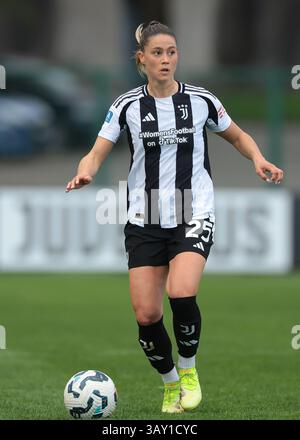 Biella, Italie. 18 avril 2025. Viola Calligaris de la Juventus lors du match Juventus Women vs AC Milan Women Serie A Femminile au Stadio Vittorio Pozzo, Biella. Le crédit photo devrait se lire : Jonathan Moscrop/Sportimage crédit : Sportimage Ltd/Alamy Live News Banque D'Images