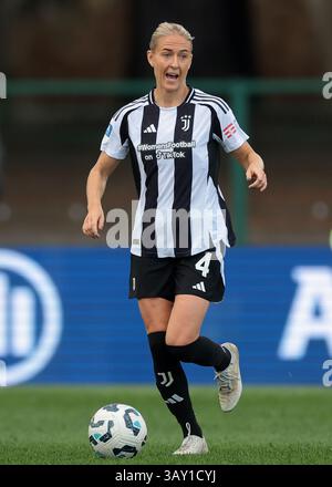 Biella, Italie. 18 avril 2025. Emma Kullberg de la Juventus lors du match Juventus Women vs AC Milan Women Serie A Femminile au Stadio Vittorio Pozzo, Biella. Le crédit photo devrait se lire : Jonathan Moscrop/Sportimage crédit : Sportimage Ltd/Alamy Live News Banque D'Images
