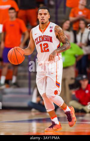 Avry Holmes (12 ans), garde des Clemson Tigers, lors du match de basket-ball de la NCAA opposant les Georgia Bulldogs et les Clemson Tigers, le vendredi 11 novembre 2016 au Littlejohn Coliseum, Clemson, SC. David Grooms/CSM(image de crédit : &copy ; David Grooms/Cal Sport Media/CSM via ZUMA Wire) Banque D'Images