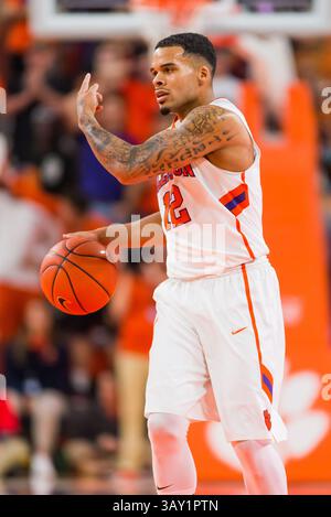 Avry Holmes (12 ans), garde des Clemson Tigers, lors du match de basket-ball de la NCAA opposant les Georgia Bulldogs et les Clemson Tigers, le vendredi 11 novembre 2016 au Littlejohn Coliseum, Clemson, SC. David Grooms/CSM(image de crédit : &copy ; David Grooms/Cal Sport Media/CSM via ZUMA Wire) Banque D'Images