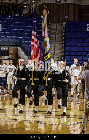 11 novembre 2016 - Annapolis, Maryland, U. S - US Navy Color Guard présente le drapeau avant le match entre les Marquette Golden Eagles et les Vanderbilt Commodores à Alumni Hall, United States Naval Academy, Annapolis, Maryland pour le Veterans Classic. (Crédit image : © Scott Stuart via ZUMA Wire) Banque D'Images