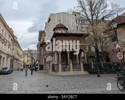 Monastère de Stavropoleos, le monastère dédié aux Archanges Michel et Gabriel dans la vieille ville de Bucarest. Banque D'Images