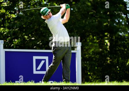 Vendredi 2 septembre 2016 : Charley Hoffman regarde le vol de sa balle sur le 9e fairway lors de la première manche du tournoi du championnat Deutsche Bank organisé au Tournament Players Club, à Norton, Massachusetts. Eric Canha/Cal Sport Media(image de crédit : &copy ; Eric Canha/Cal Sport Media via ZUMA Wire) Banque D'Images