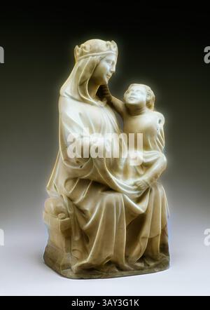 Une représentation sereine d'une Vierge assise tenant l'enfant Christ, les deux dégageant un sentiment de tendresse et de connexion. Les figures sont minutieusement sculptées, présentant des expressions détaillées et des draperies gracieuses typiques de la sculpture classique., Bonino da Campione, italien, 1335-1397, Madonna and Child, entre 1360 et 1375, marbre, total : 19 1/4 × 10 × 7 3/4 pouces (48,9 × 25,4 × 19,7 cm), art classique avec une touche moderne réinventée par Artotop Banque D'Images