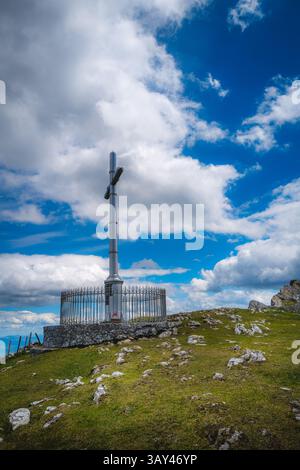 Image de la Croix du Mont Aloña à Oñati, pays Basque. Banque D'Images