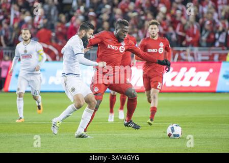 26 octobre 2016 - Toronto, Ontario, Canada - JOZY ALTIDORE (17 ans) et RICHIE MARQUEZ (16 ans) en action lors du match éliminatoire de la MLS entre Toronto FC et Philadelphia Union (crédit image : © Angel Marchini via ZUMA Wire) Banque D'Images
