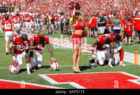 17 septembre 2016 , CA : les joueurs du Nebraska avant le match de football de la NCAA entre les Ducks de l'Oregon et les Cornhuskers du Nebraska 35-32 gagnent au Tom Osborne Field Memorial Stadium Lincoln, Neb. Thurman James / CSM(image de crédit : &copy ; Thurman James / Cal Sport Media via ZUMA Wire) Banque D'Images