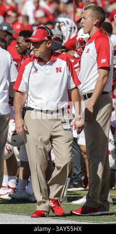 17 septembre 2016, CA : Mike Riley, entraîneur-chef du Nebraska, sur la ligne de touche pendant le match de football de la NCAA entre les Ducks de l'Oregon et les Cornhuskers du Nebraska 35-32 victoire au Tom Osborne Field Memorial Stadium Lincoln, Neb. Thurman James / CSM(image de crédit : &copy ; Thurman James / Cal Sport Media via ZUMA Wire) Banque D'Images