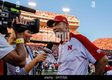 17 septembre 2016, CA : Mike Riley, entraîneur-chef du Nebraska avec ESPN après le match de football de la NCAA entre les Ducks de l'Oregon et les Cornhuskers du Nebraska 35-32 victoire au Tom Osborne Field Memorial Stadium Lincoln, Neb. Thurman James / CSM(image de crédit : &copy ; Thurman James / Cal Sport Media via ZUMA Wire) Banque D'Images