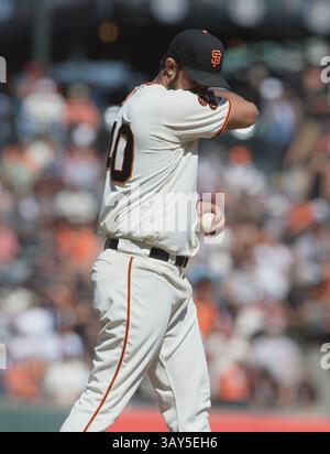 14 septembre 2016 - San Francisco, CA, États-Unis - Madison Bumgarner (40) des Giants de San Francisco retourne au monticule après une visite de l'entraîneur Dave Righetti contre les Padres de San Diego lors de la septième manche à AT&T Park à San Francisco le mercredi 14 septembre 2016. Les Padres ont gagné, 3-1. (Crédit image : © Dan Honda/TNS via ZUMA Wire) Banque D'Images
