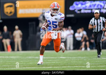 1 octobre 2016 - Jordan Scarlett #25 courir la balle pendant le match de football de la NCAA entre les Florida Gators et les Vanderbilt Commodores au stade Vanderbilt à Nashville, TN photo par Thomas McEwen/Cal Sport Media(crédit image : &copy ; Thomas McEwen/Cal Sport Media via ZUMA Wire) Banque D'Images