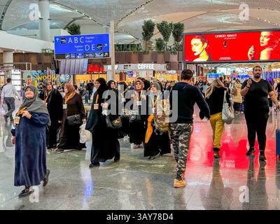 Turquie, Turkiye. Terminal de l'aéroport d'Istanbul, zone de départ. Banque D'Images