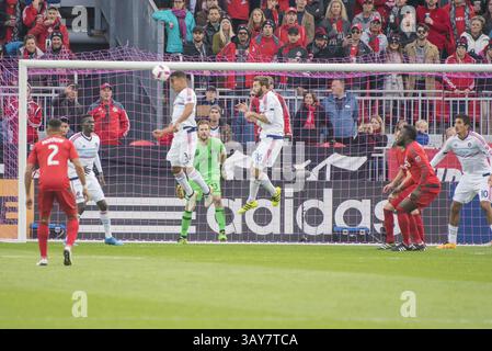 23 octobre 2016 - Toronto, Ontario, Canada - BRANDON VINCENT (3) et JONATHAN CAMPBELL (16) en action lors du match en MLS entre Toronto FC et Chicago Fire SC (image crédit : © Angel Marchini via ZUMA Wire) Banque D'Images