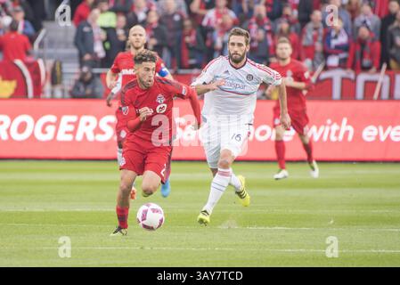 23 octobre 2016 - Toronto, Ontario, Canada - JONATHAN OSORIO (21 ans) et JONATHAN CAMPBELL (16 ans) en action lors du match en MLS entre Toronto FC et Chicago Fire SC (image crédit : © Angel Marchini via ZUMA Wire) Banque D'Images