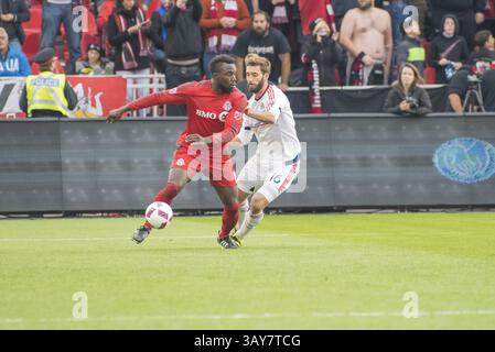 23 octobre 2016 - Toronto, Ontario, Canada - ARMANDO COOPER (31) et JONATHAN CAMPBELL (16) en action lors du match de la MLS entre Toronto FC et Chicago Fire SC (image crédit : © Angel Marchini via ZUMA Wire) Banque D'Images