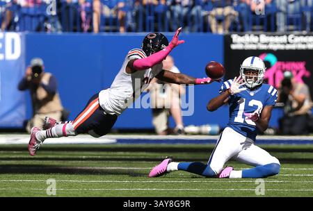 9 octobre 2016 - Indianapolis, IN, USA - Indianapolis Colts Wide Receiver T.Y. Hilton (13) attrape une passe devant le cornerback des Chicago Bears Tracy porter (21) au deuxième trimestre le dimanche 9 octobre 2016 au Lucas Oil Stadium à Indianapolis, Ind (crédit image : © Chris Sweda/TNS via ZUMA Wire) Banque D'Images