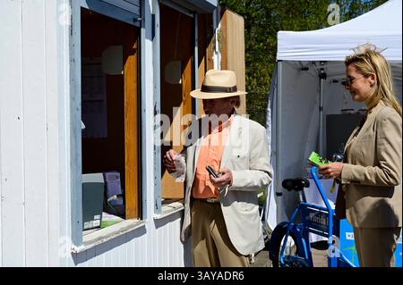 Claus Theo Gärtner BEI der Großen Saisoneröffnung 2025 auf der Rennbahn Hoppegarten. Berlin, 20.04.2025 Berlin Allemagne *** Claus Theo Gärtner lors de l'inauguration de la saison 2025 à l'hippodrome de Hoppegarten Berlin, 20 04 2025 Berlin Allemagne Copyright : xMatthiasxWehnertx Banque D'Images