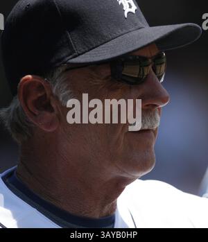 30 mai 2010 - Detroit, mi, États-Unis - le gérant des Tigers de Detroit Jim Leyland regarde la troisième manche contre l'Athlétisme d'Oakland dimanche 30 mai 2010 à Comerica Park, les Tigers ont gagné 10-2. KIRTHMON F. DOZIER/Detroit Free Press (crédit image : © Detroit Free Press/ZUMApress.com) Banque D'Images