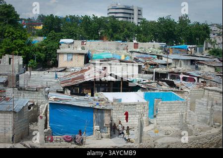 01 juil. 2010 - Port au Prince, Haïti - le quartier de Delmas à Port au Prince six mois après le tremblement de terre haïtien. (Crédit image : © Jessica Brandi Lifland/ZUMApress.com) Banque D'Images