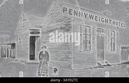 Une femme en vêtements d'époque se tient à côté d'un hôtel pittoresque, marqué avec le signe 'Pennyweight Hotel'. Un petit chien est à ses côtés, et le bâtiment dispose d'une architecture traditionnelle typique d'un cadre historique., négatif - femme et chien à l'extérieur Pennyweight Hotel, Ballarat, Victoria, vers 1875, Une femme et un chien à l'extérieur de l'hôtel Pennyweight. La femme porte une robe et une veste avec un chapeau. Il y a un petit escalier à l'entrée de l'hôtel, situé juste en face de la porte. Il y a deux grandes fenêtres situées de chaque côté de la porte, et la cheminée est vue à droite. Le Banque D'Images