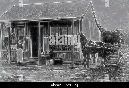 Une scène rurale pittoresque avec une petite structure en bois avec un porche accueillant. Une personne, vêtue d'une tenue d'époque, se tient près de la porte, tandis qu'un cheval et une charrette sont attachés à proximité, suggérant un aperçu d'une ère révolue de la vie simple., négatif - Pioneer, Tasmanie, vers 1910, gardien de magasin devant son magasin. Il y a un cheval et une charrette sur la droite et un vélo sous l'auvent., art classique avec une touche moderne réinventée par Artotop Banque D'Images