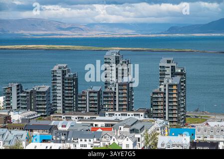 Vue sur la ville de Reykjavik en Islande depuis la tour de l'église Hallgrimskirkja Banque D'Images