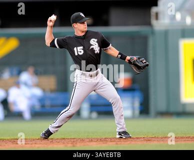 30 juin 2010 : deuxième joueur de base Gordon Beckham #15 des White Sox de Chicago lors d'un match contre les Royals de Kansas City au Kauffman Stadium de Kansas City, Missouri. Les Royals ont gagné 7-6.(image crédit : © Peter Aiken/Cal Sport Media/ZUMApress.com) Banque D'Images