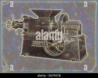 Une meuleuse antique, présentant des détails mécaniques complexes et un volant d'inertie proéminent, exsudant le charme vintage et l'artisanat., photographie - A.T. Harman & sons, Industrial Equipment, circa 1923, Une photographie en noir et blanc de l'équipement industriel produit par A.T. Harmen and sons. Fait partie d'une collection de photographies, films, dessins techniques, littérature commerciale et documents d'affaires relatifs aux opérations de la firme d'ingénierie victorienne A.T. Harman & sons, de Port Melbourne. La société a été active des années 1890 à la fin des années 1960 dans la fabrication de treuils à vapeur, vapeur, essence Banque D'Images