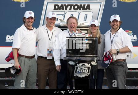 Daytona Beach, FL - 20 février 2011 : Trevor Bayne (21 ans) remporte la course Daytona 500 au Daytona International Speedway à Daytona Beach, FL. (Crédit image : © ASP/Cal Sport Media/ZUMAPRESS.com) Banque D'Images