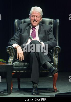 01 nov. 2007 - VANCOUVER, BC, CANADA - L'ancien président des États-Unis BILL CLINTON répond aux questions du Forum économique du Pacifique de la Chambre de commerce de Vancouver. Clinton a été le conférencier principal et a parlé de « embrasser notre humanité commune ». (Crédit image : © Heinz Ruckemann/ZUMApress.com) Banque D'Images