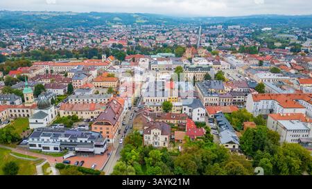 Vue panoramique sur la vieille ville de Nowy Sacz en Pologne. IMAGE Banque D'Images