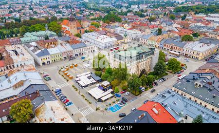 Vue panoramique sur la vieille ville de Nowy Sacz en Pologne. IMAGE Banque D'Images