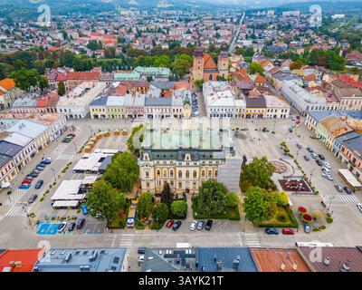 Vue panoramique sur la vieille ville de Nowy Sacz en Pologne. IMAGE Banque D'Images