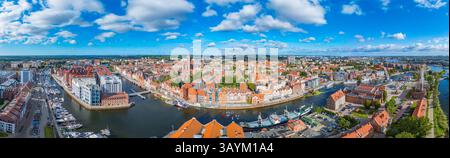Panorama de Gdansk depuis l'île d'Olowianka, Pologne. IMAGE Banque D'Images