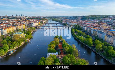 Vue aérienne de la rivière Vltava à Prague, république tchèque. IMAGE Banque D'Images
