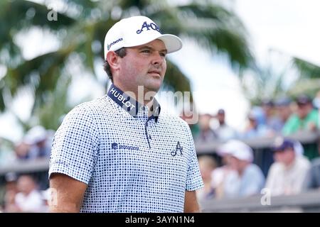 Doral, Floride, États-Unis. 6 avril 2025. Patrick Reed de 4Aces quitte le premier tee lors de la dernière manche du LIV Golf Miami au Trump National Doral. (Crédit image : © Debby Wong/ZUMA Press Wire) USAGE ÉDITORIAL SEULEMENT ! Non destiné à UN USAGE commercial ! Banque D'Images