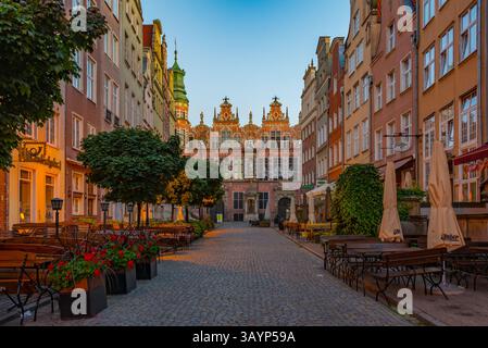 Gdansk, Pologne, 13 août 2024 : vue au lever du soleil du Grand manège militaire à Gdansk, PolandIMAGE Banque D'Images