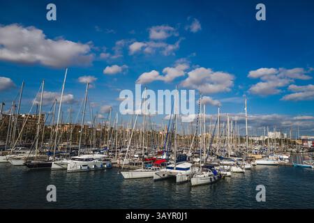 Image de l'embarcadère du port maritime de Barcelone, ​​Spain. Banque D'Images