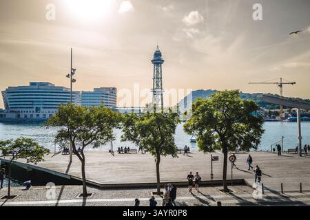 Image du port de Barcelone, ​​from le Maremagnum et la Rambla del Mar à Barcelone, ​​Spain. Banque D'Images